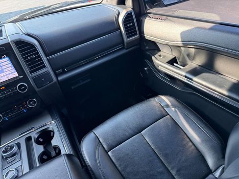 Used 2019 Ford Expedition XLT w/ Equipment Group 202A AWD/4WD image 19