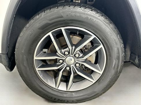 Used 2018 Jeep Grand Cherokee Limited image 31