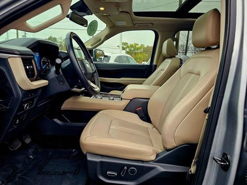 Used 2022 Ford Expedition Limited image 18