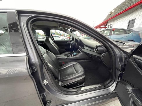 Used 2017 Alfa Romeo Giulia AWD image 13