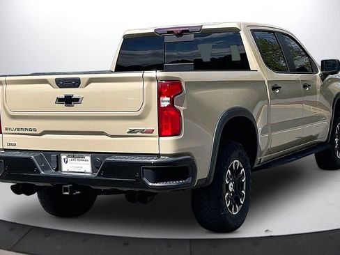 Used 2022 Chevrolet Silverado 1500 ZR2 w/ Technology Package AWD/4WD image 9