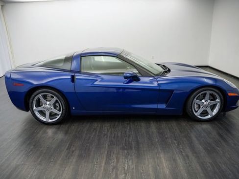 Used 2007 Chevrolet Corvette Coupe w/ Preferred Equipment Group RWD image 6