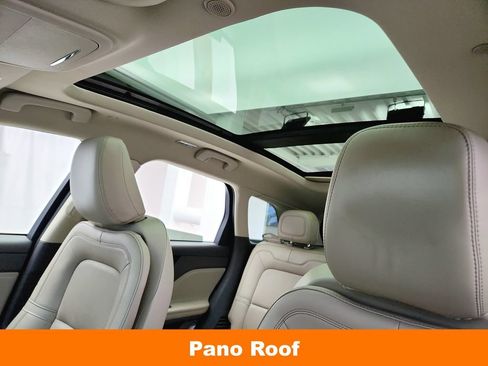 Used 2022 Lincoln Corsair AWD w/ Premium Package image 12