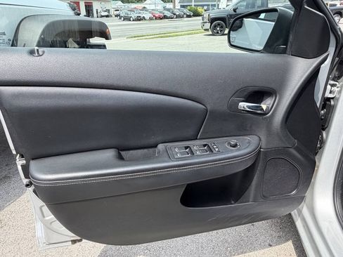 Used 2011 Dodge Avenger Lux FWD image 11
