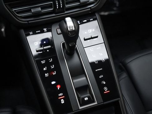 Used 2025 Porsche Macan Turbo image 20