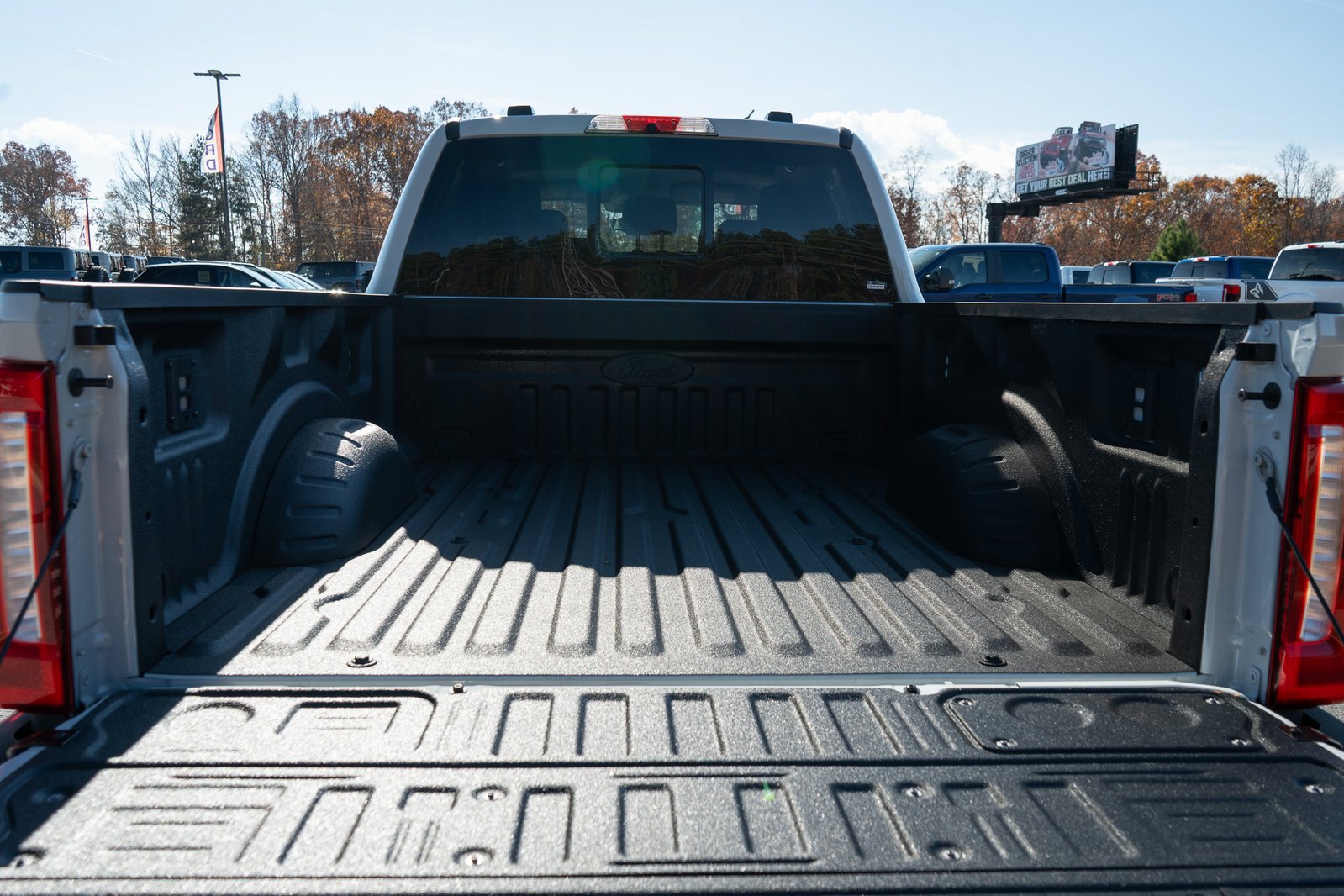 New 2026 Ford F250 Lariat w/ Black Appearance Package AWD/4WD image 9