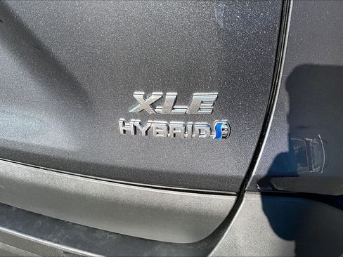 Used 2021 Toyota RAV4 XLE w/ Convenience Package AWD/4WD image 8