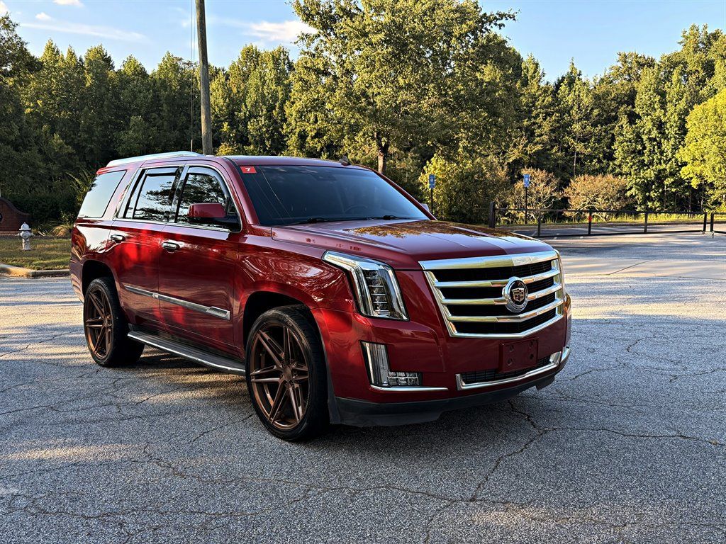 Used 2015 Cadillac Escalade Luxury RWD image 3