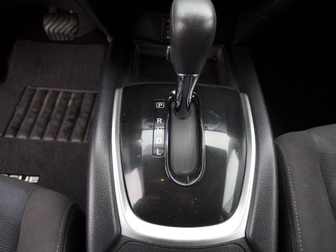 Used 2016 Nissan Rogue SV image 21