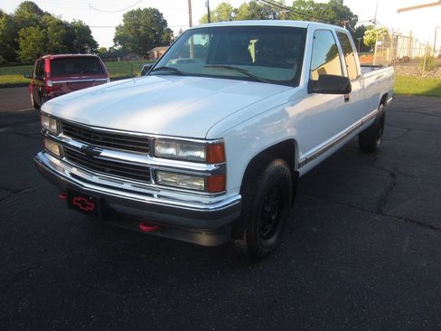 Used 1998 Chevrolet Silverado 2500 2WD Extended Cab w/ Preferred Equipment Group 2 image 2
