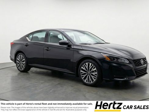 Used 2025 Nissan Altima 2.5 SV image 1