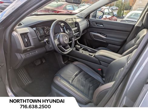Used 2022 Nissan Pathfinder Platinum image 13