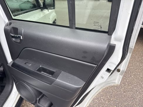 Used 2016 Jeep Patriot High Altitude AWD/4WD image 24