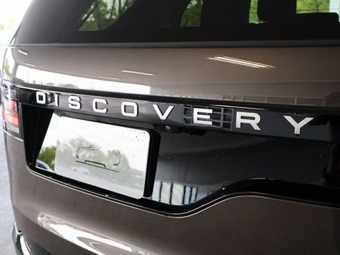 Used 2025 Land Rover Discovery Metropolitan Edition image 18