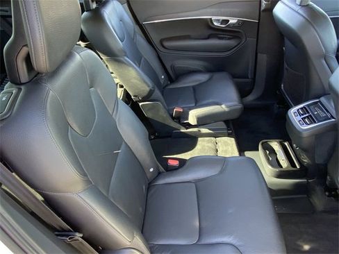 Used 2020 Volvo XC90 T6 Momentum image 15