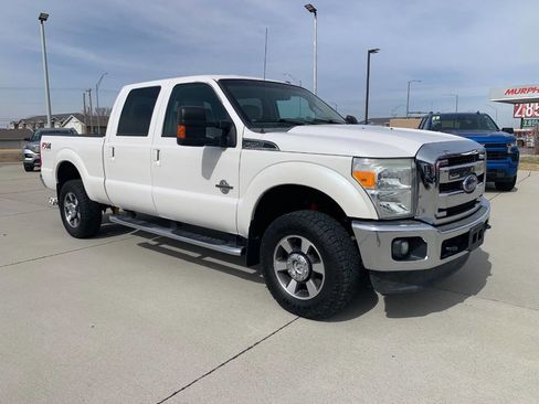 Used 2015 Ford F250 Lariat w/ Lariat Interior Package image 4