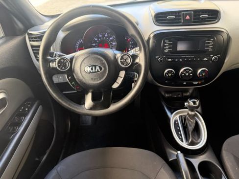 Used 2015 Kia Soul FWD image 12