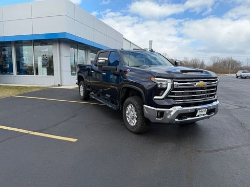 Used 2024 Chevrolet Silverado 2500 LTZ w/ LTZ Convenience Package image 3
