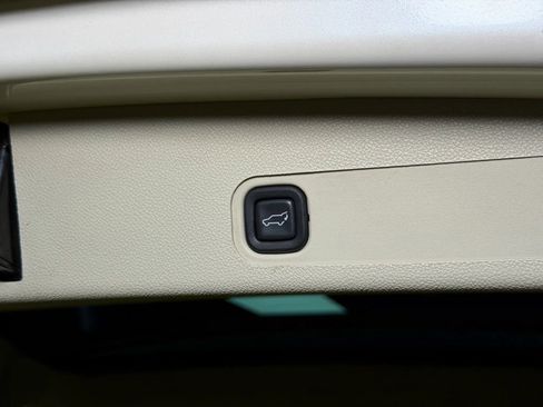 Used 2012 Cadillac Escalade Platinum image 16