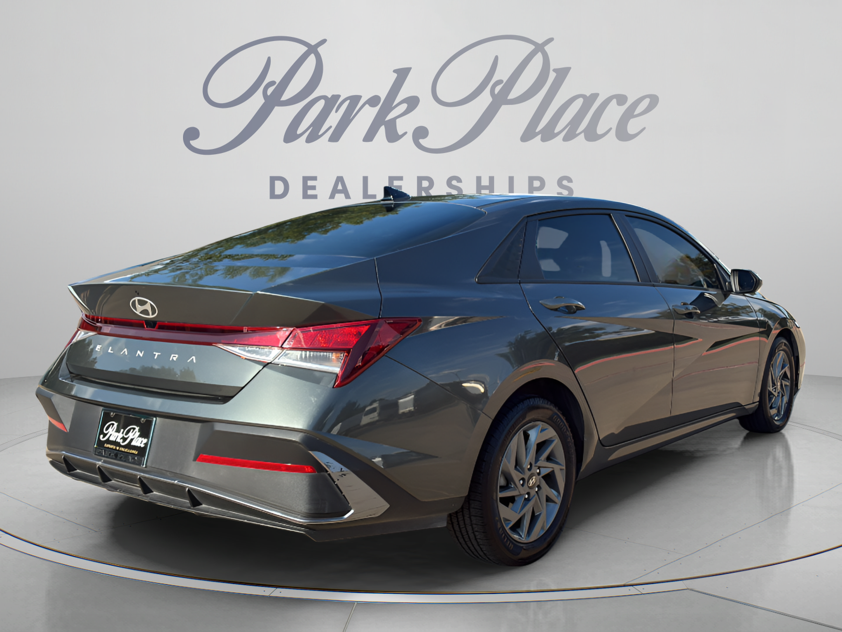 Used 2024 Hyundai Elantra SEL FWD image 5