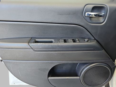 Used 2014 Jeep Patriot Latitude FWD image 27