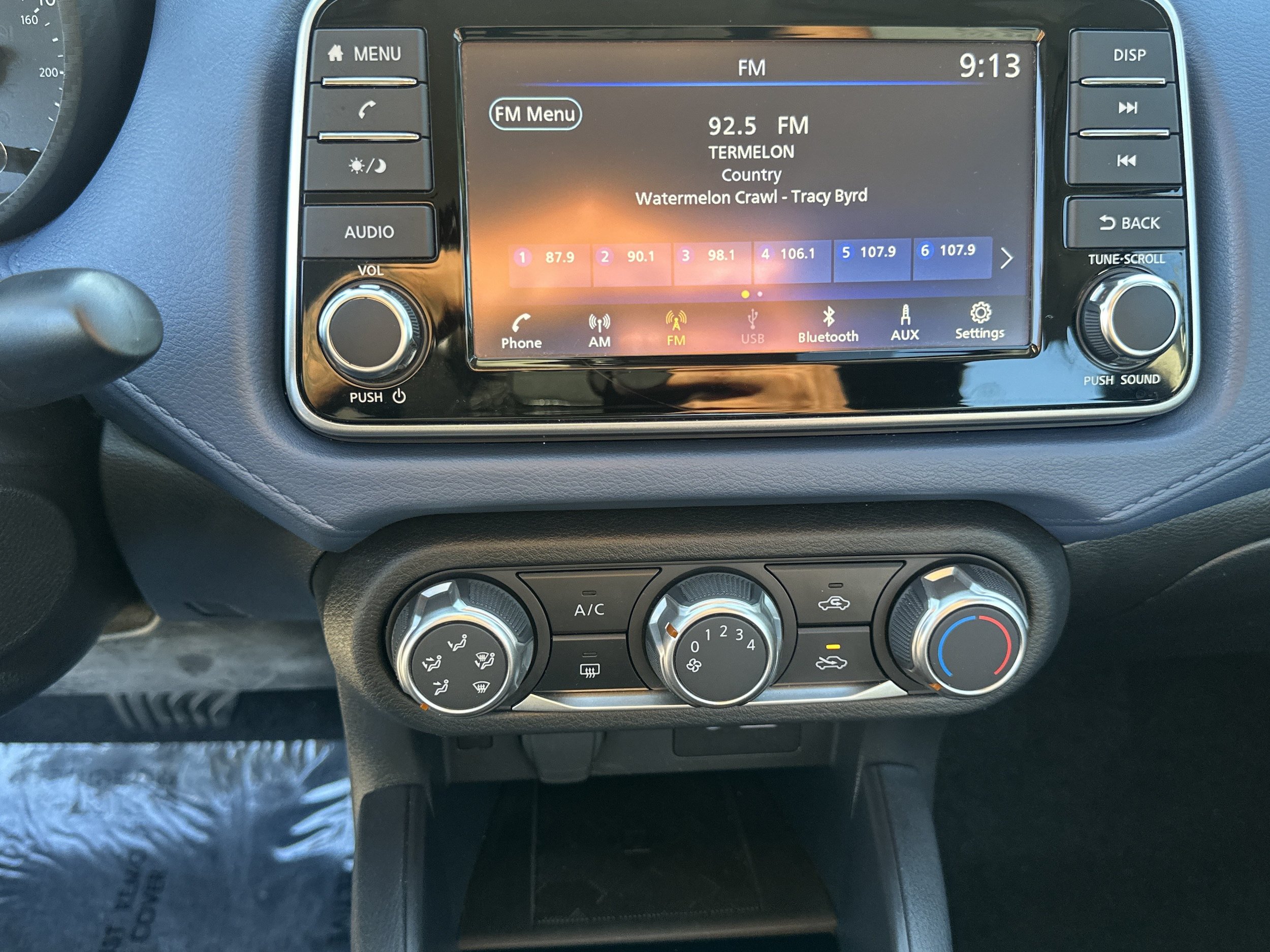 Used 2025 Nissan Versa SV FWD image 28