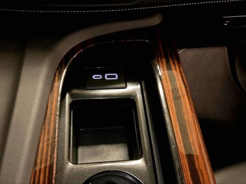 Used 2022 Cadillac Escalade ESV Luxury image 35