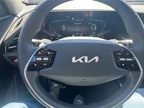 Used 2025 Kia Niro EX Touring image 19