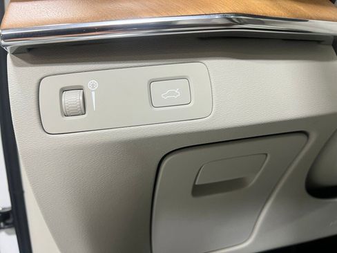 Used 2021 Volvo XC90 T6 Momentum w/ Climate Package image 19