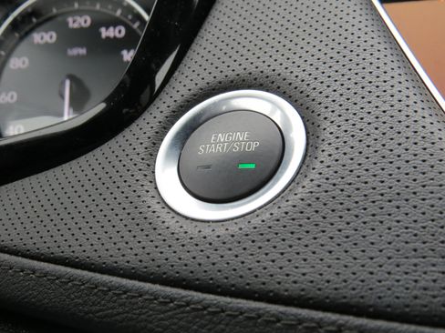 Used 2023 Cadillac XT6 Luxury image 30