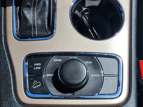 Used 2017 Jeep Grand Cherokee Limited w/ Luxury Group II image 17