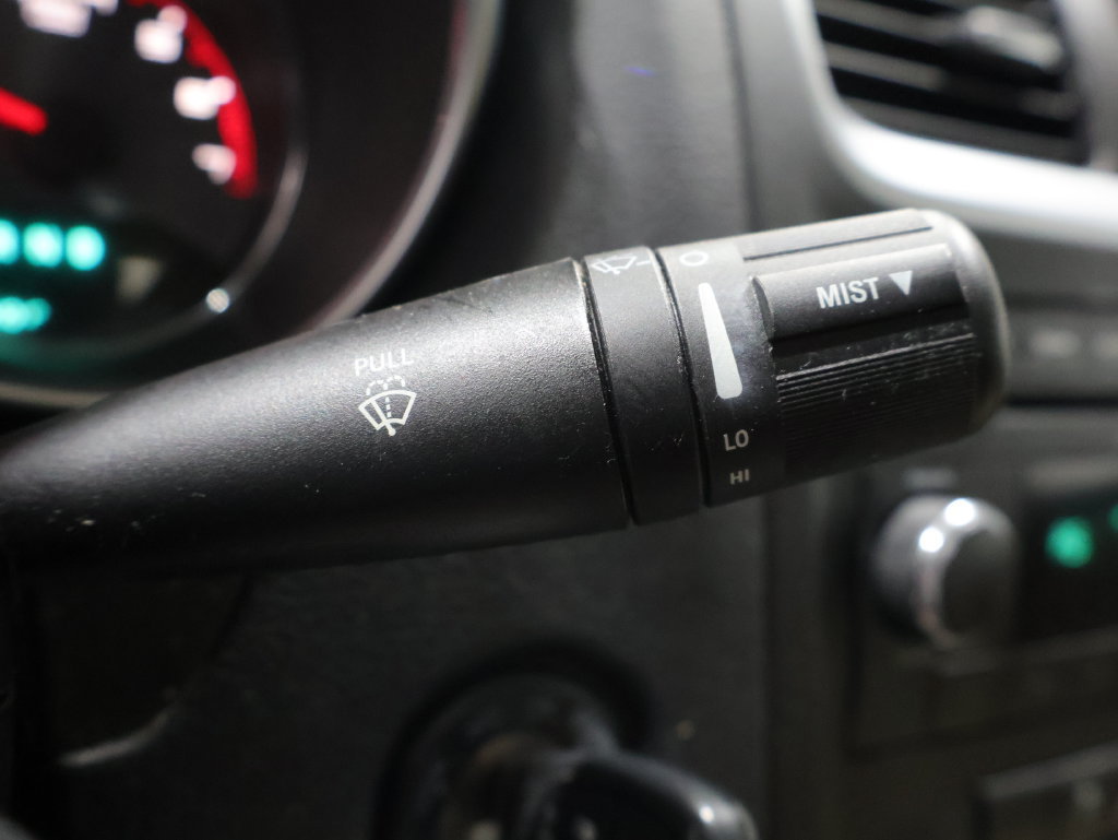 Used 2014 Dodge Avenger SE FWD image 31