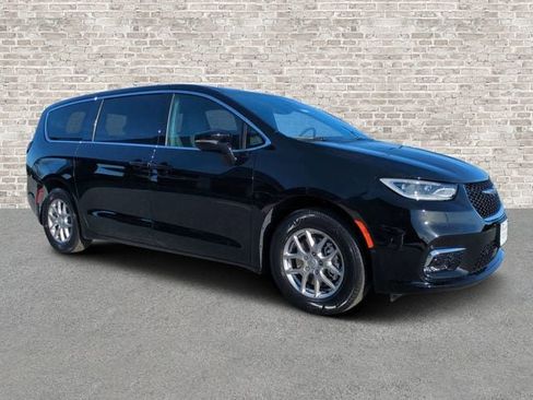 New 2026 Chrysler Pacifica Select FWD image 1