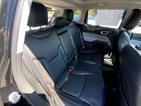 Used 2022 Jeep Compass Latitude w/ Sun and Sound Group image 19