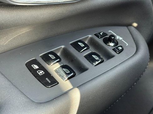 Certified 2025 Volvo XC90 B6 Plus image 25