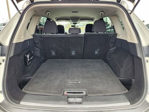 Used 2021 Nissan Rogue SV image 18