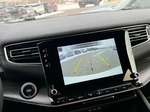 Used 2024 Jeep Wagoneer L Series II w/ Flexible Seating Group image 4