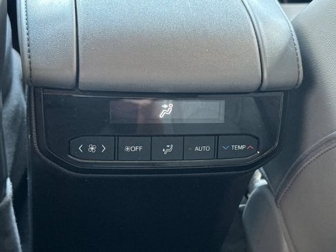 Used 2022 Toyota Highlander XLE AWD/4WD image 15