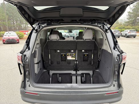 Certified 2024 Toyota Sienna LE image 28