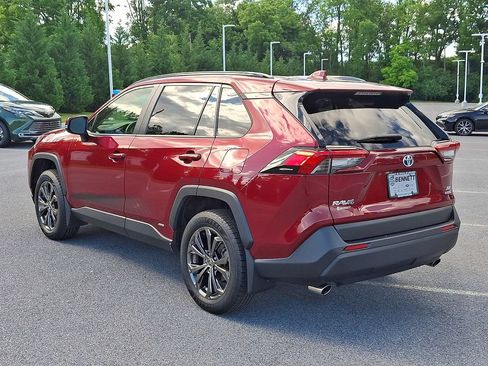 Used 2022 Toyota RAV4 XLE Premium AWD/4WD image 6