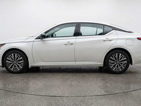 Used 2025 Nissan Altima 2.5 SV image 5