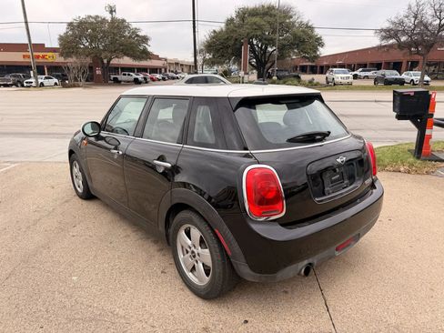 Used 2017 MINI Cooper 4-Door Hardtop image 3