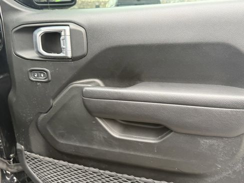 Used 2023 Jeep Wrangler Sport S image 24