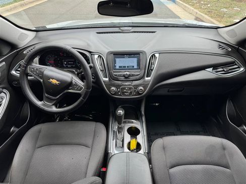 Used 2018 Chevrolet Malibu LT FWD image 33