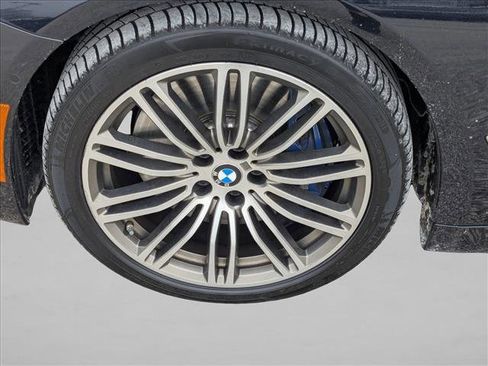 Used 2019 BMW M550i xDrive image 27