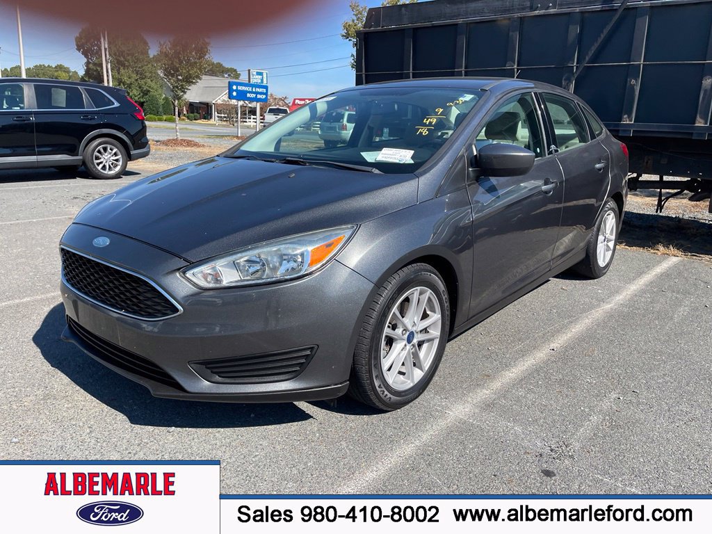 Used 2018 Ford Focus SE FWD image 1