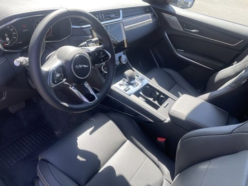 Used 2025 Jaguar F-PACE R-Dynamic S image 15