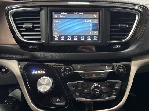 Used 2020 Chrysler Voyager L image 20