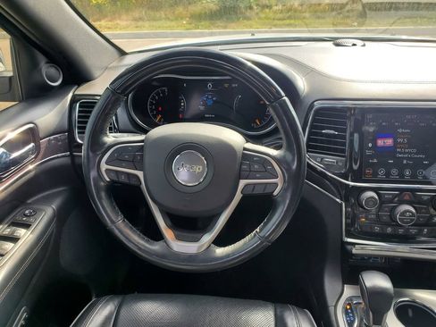 Used 2020 Jeep Grand Cherokee Overland AWD/4WD image 14