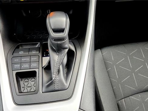 Used 2025 Toyota RAV4 XLE w/ Convenience Package image 26